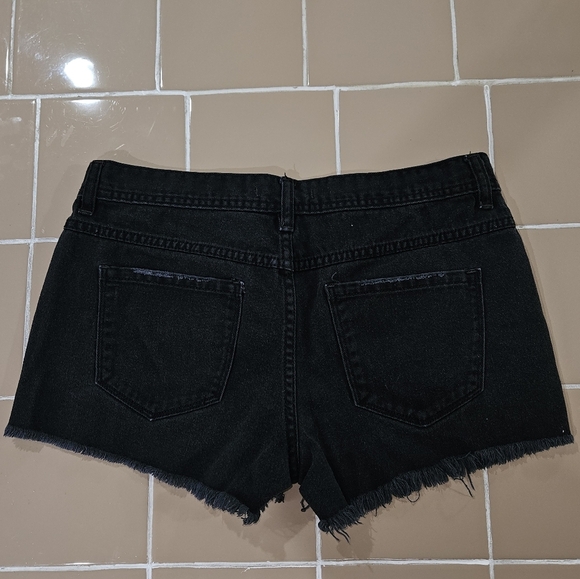 Free People Black Sharkbite denim shorts. Size W 28 - Picture 4 of 6
